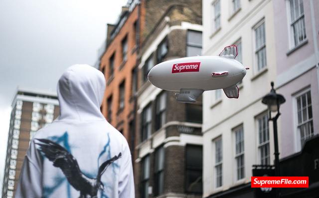 Supreme 宇宙级街头品牌