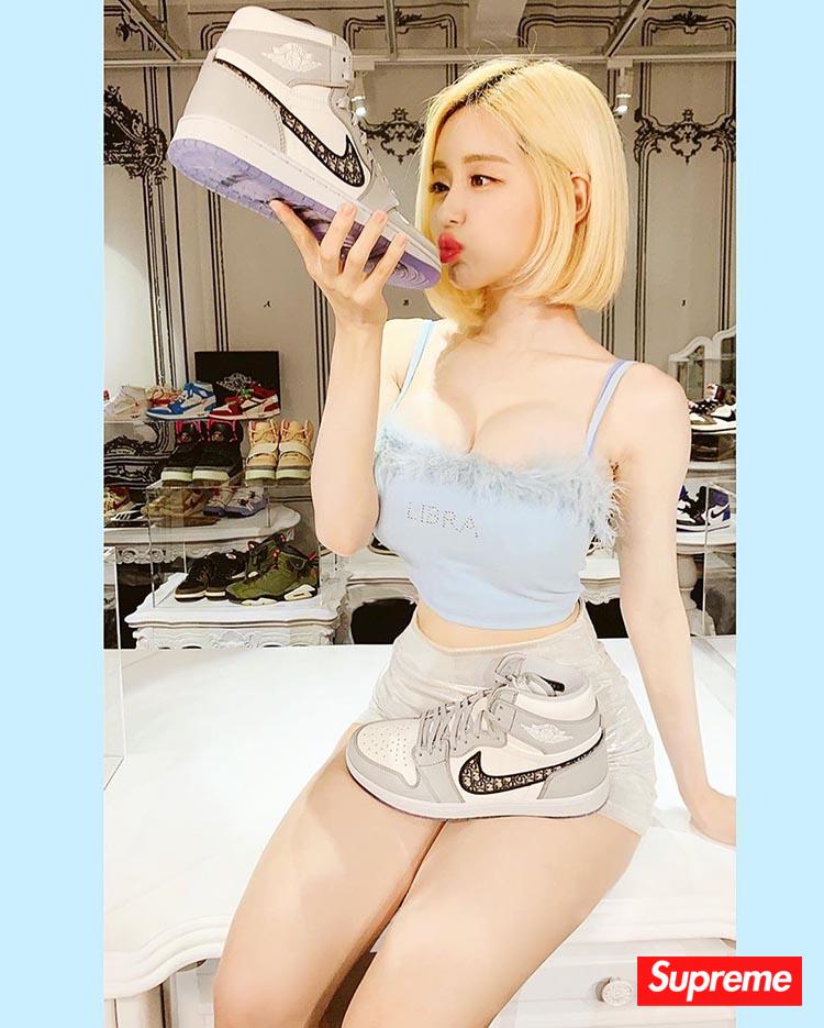 球鞋女神泳装晒鞋
