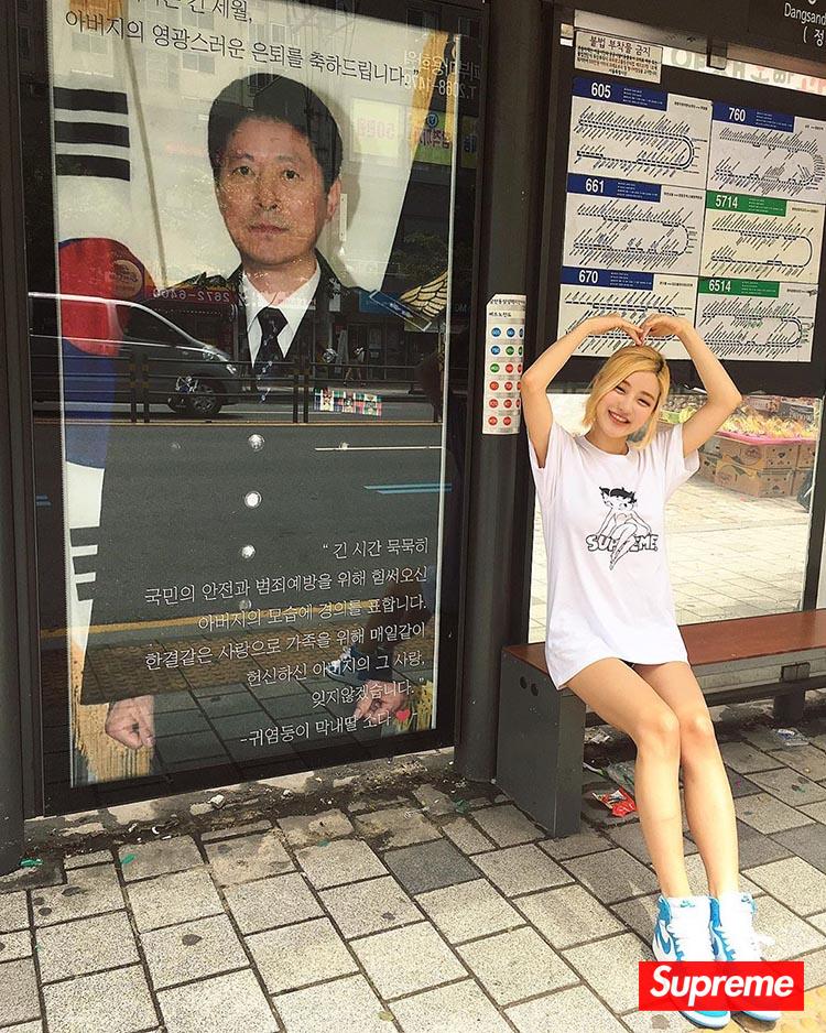 球鞋女神泳装晒鞋