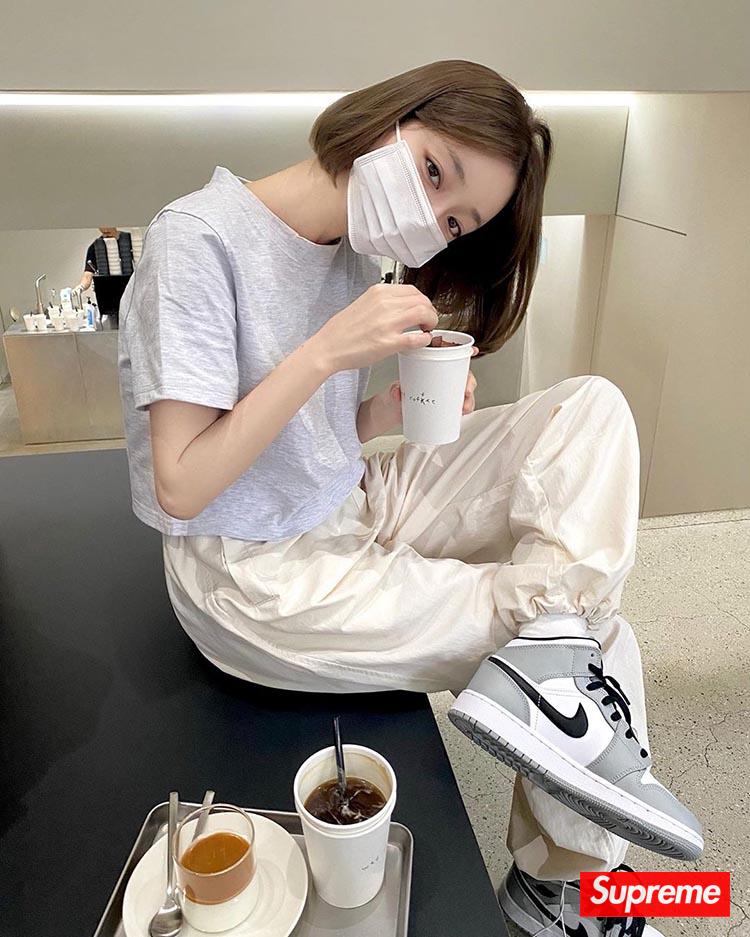 球鞋女神泳装晒鞋