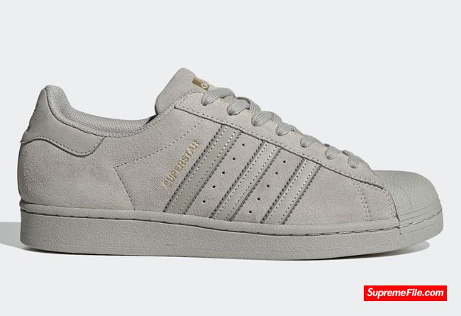 灰色麂皮贝壳头 adidas Superstar 货号：FY2321